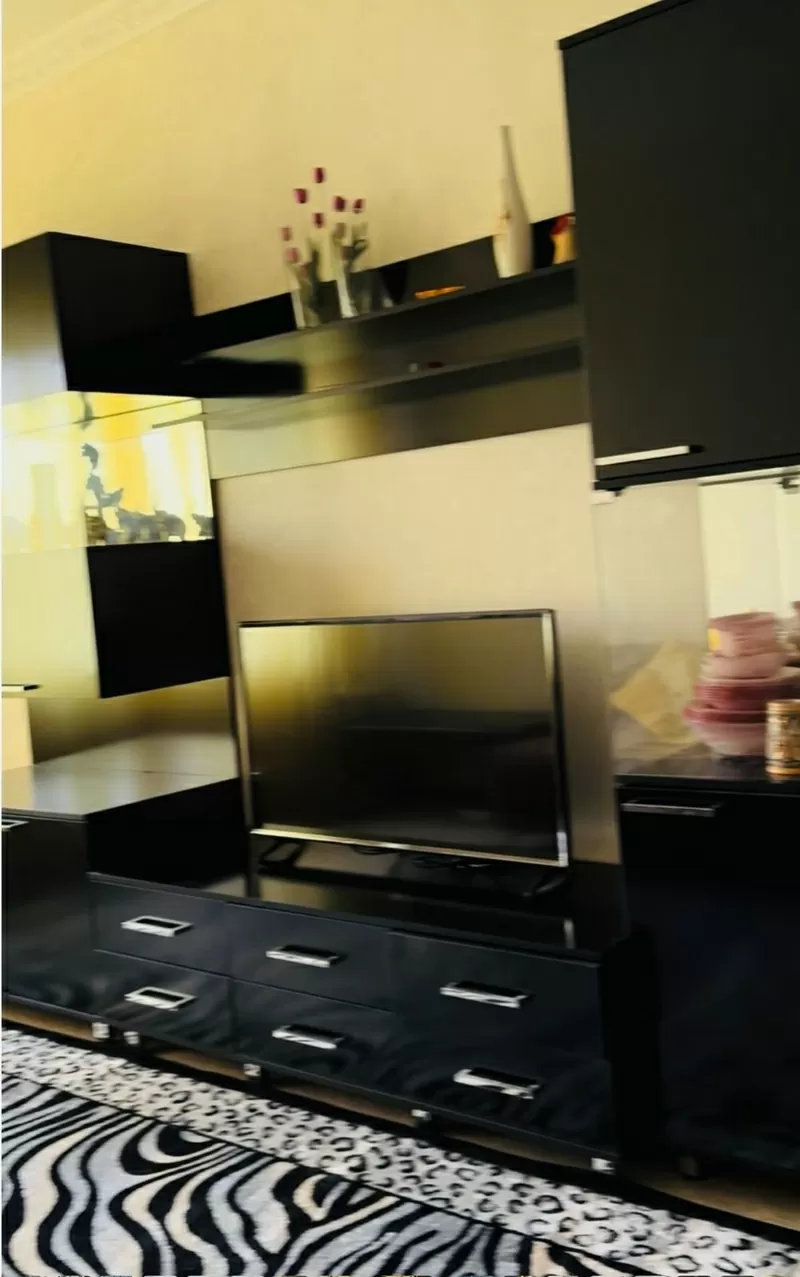 Продаю 1 квартиру  улучшенной планировки.