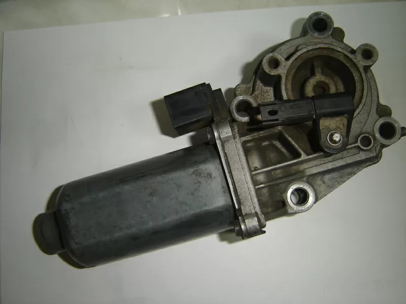 Серводвигатель раздаточной коробки БМВ Х5 Е53 Е70 Х3 Е83 . 2