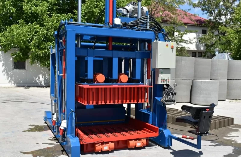 Вибропресс мобильный Svemlo SUMAB 4800 (4800 блоков в смену).