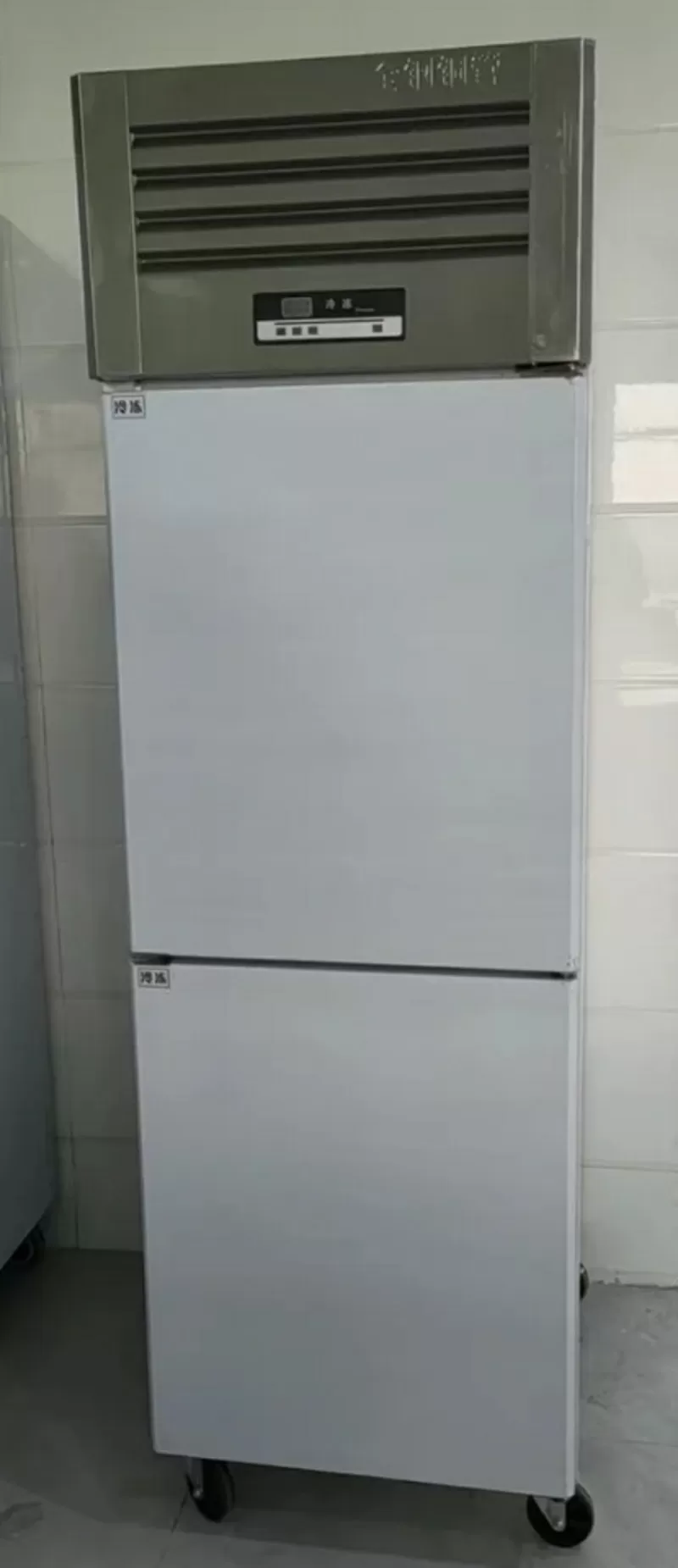 Холодильный шкаф 2 дверный. Стандарт FRX-C-2 Холодильный шкаф четырех 