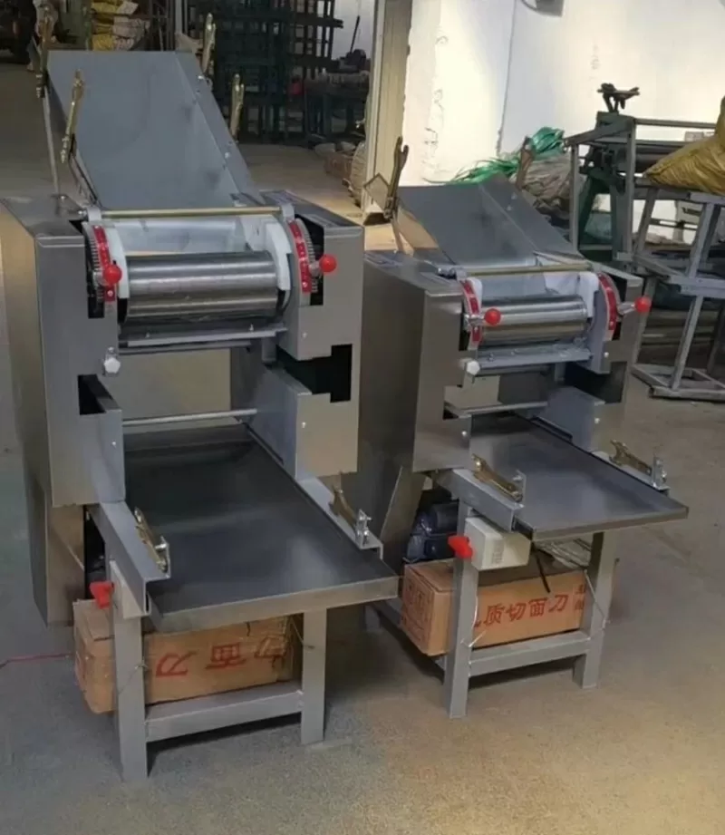 Тестораскаточные машины 25 см. ширина пласта (теста): до 250 мм;       