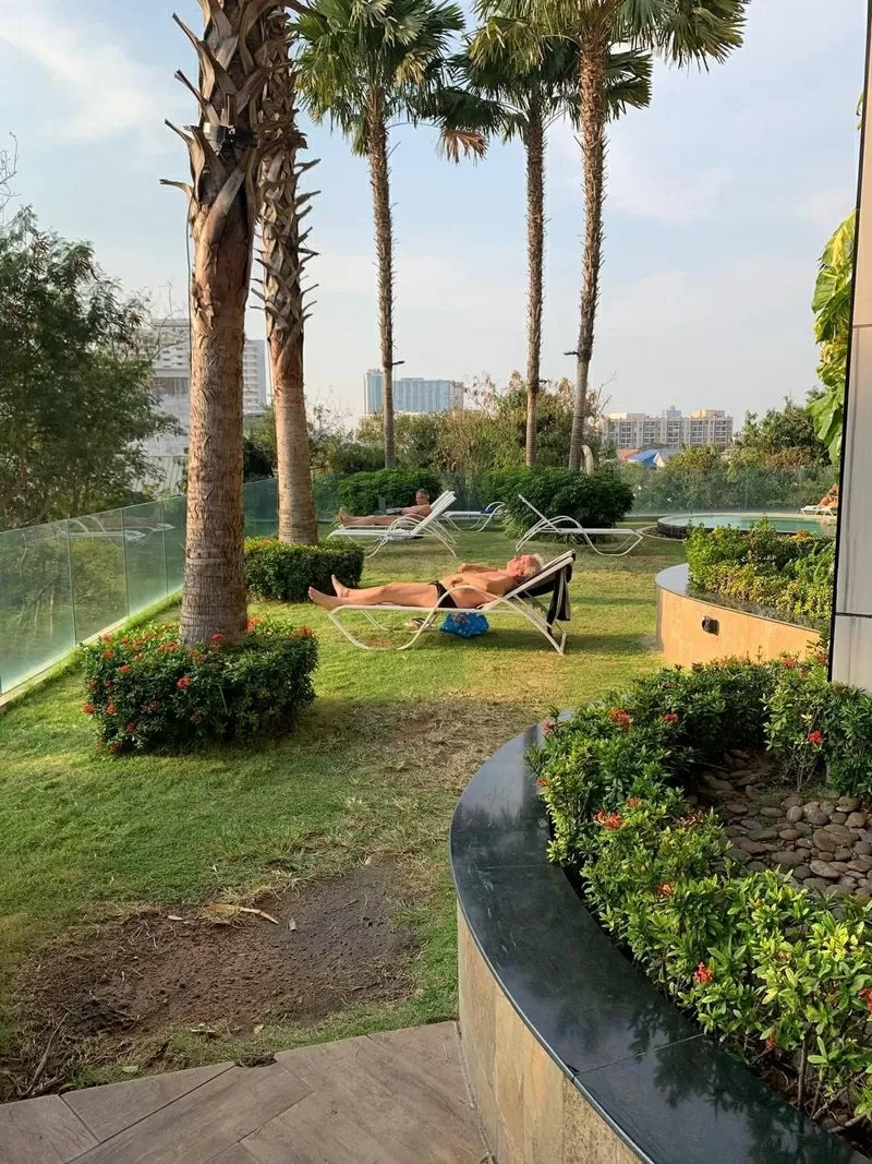 Евгения и Дмитрий — русскоязычные специалисты по недвижимости 5